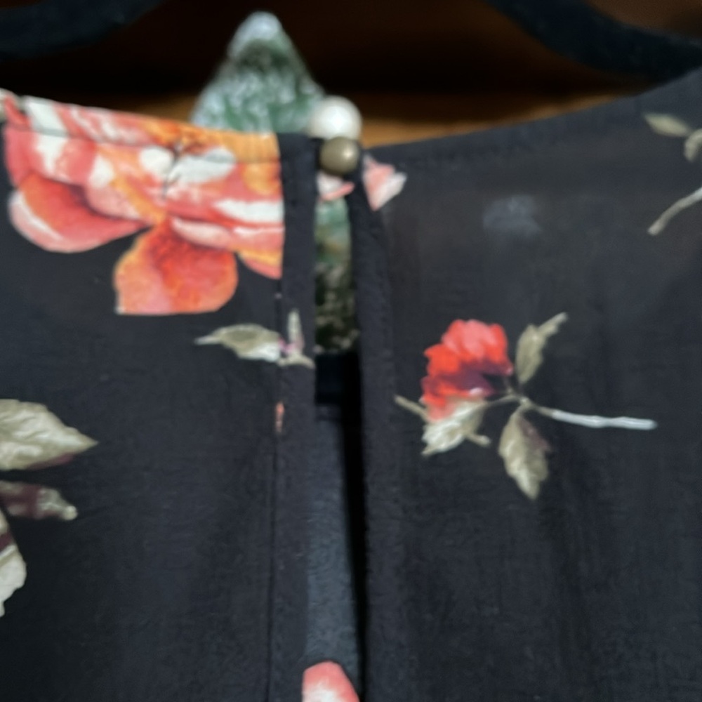 REWIND Black/Coral/Peach/Cream Floral Flutter Sleeve Crop Top, Size XL, GUC. - Picture 8 of 9